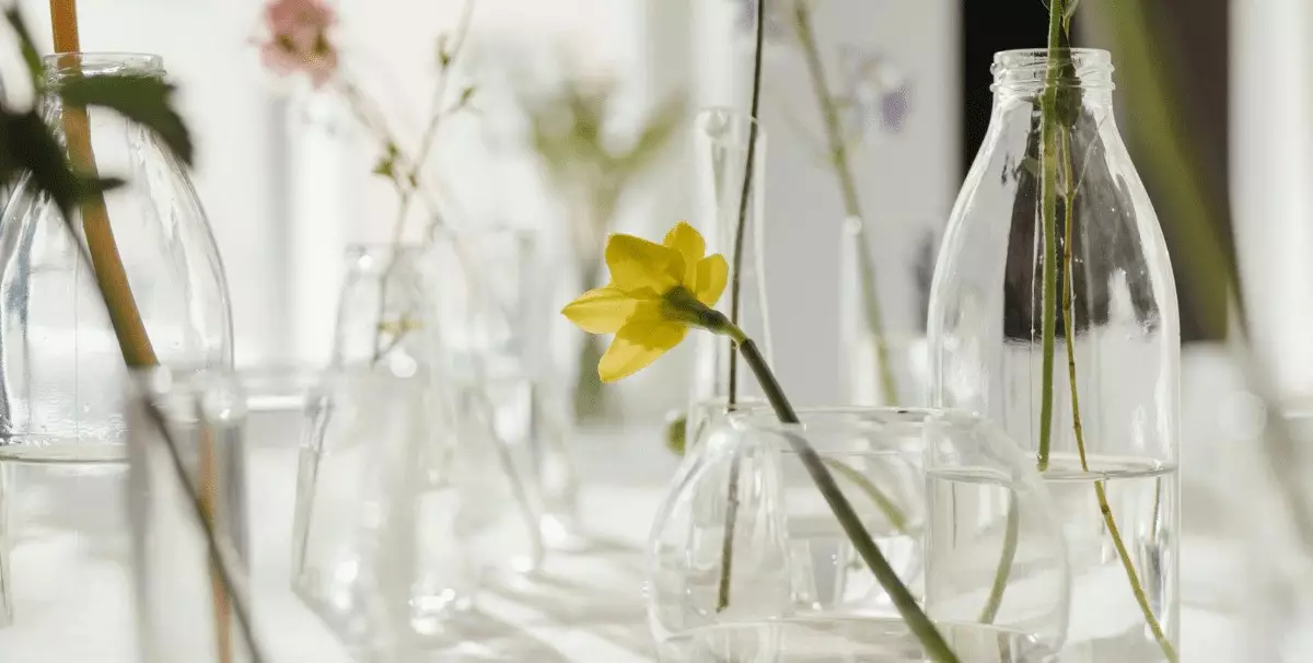 Glass decoration ideas for spring
