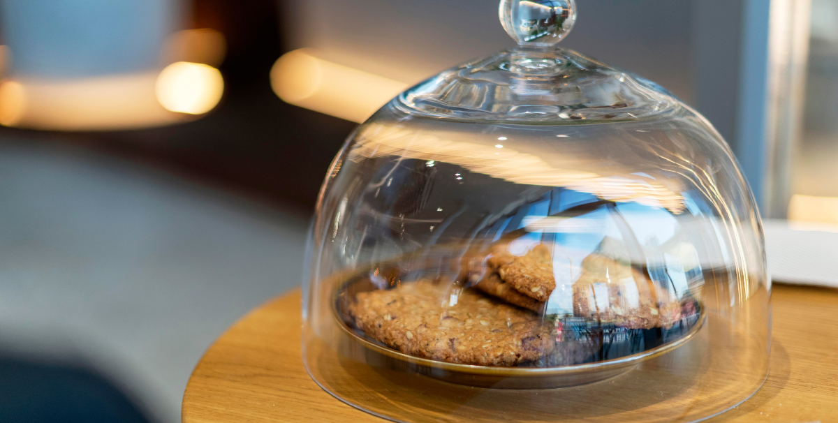Cloches en verre : l’accessoire pour mettre en valeur vos pâtisseries et bonbons